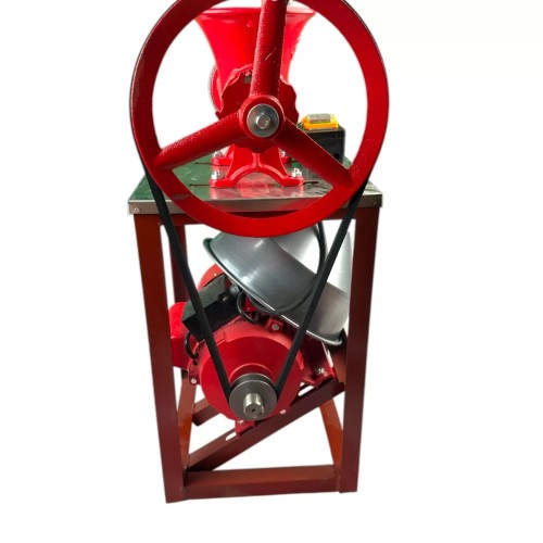 Masina de tocat carne German Meister nr 32 cu motor 1,3kw, palnie pentru carne si carnati 300 kg/h, buton start stop